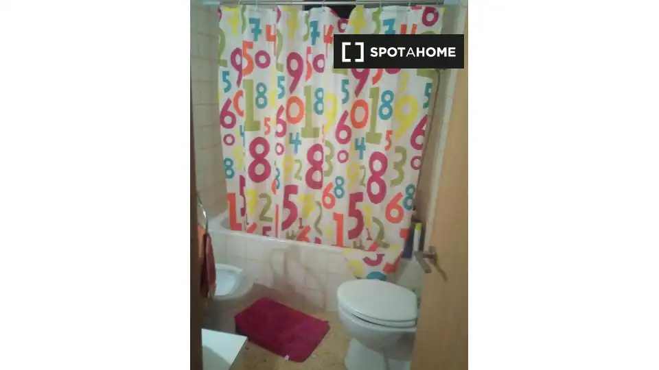 Baño de Piso para compartir en Paterna con Aire acondicionado, Calefacción y Terraza