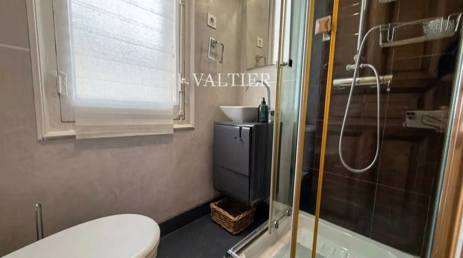 Bathroom of Flat for rent in Madrid  with Air Conditioner, Heating and Furnished