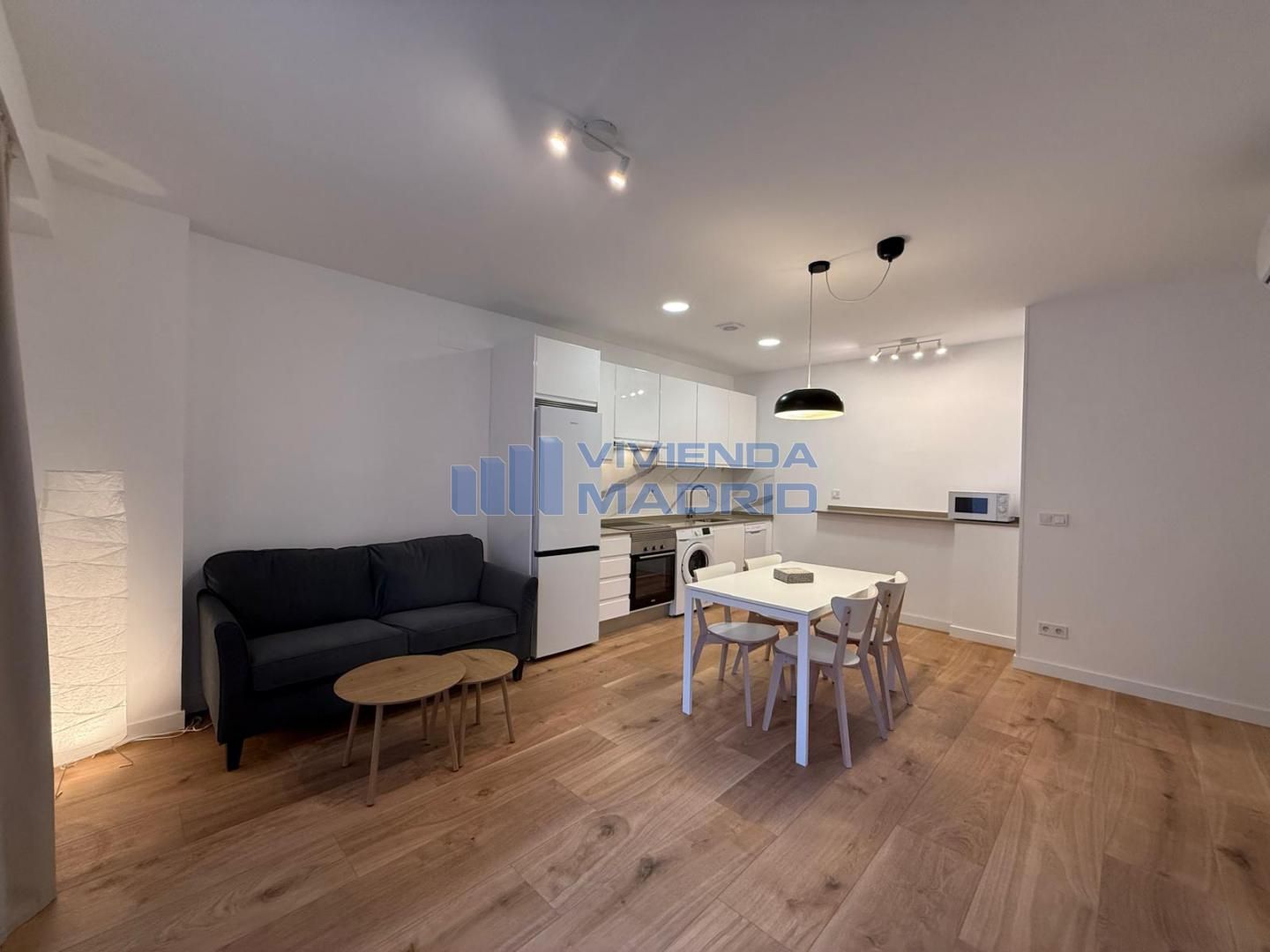 Sala d'estar de Pis en venda en  Madrid Capital amb Aire condicionat, Calefacció i Moblat