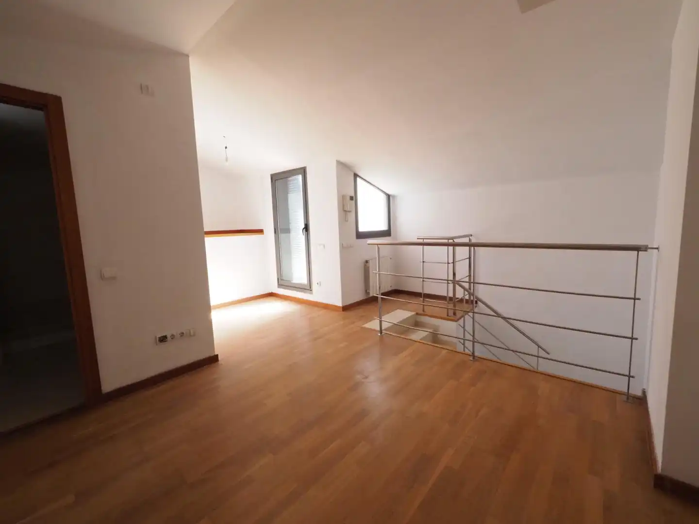 Dúplex en venta en Vilafranca del Penedès con Calefacción, Parquet y Terraza