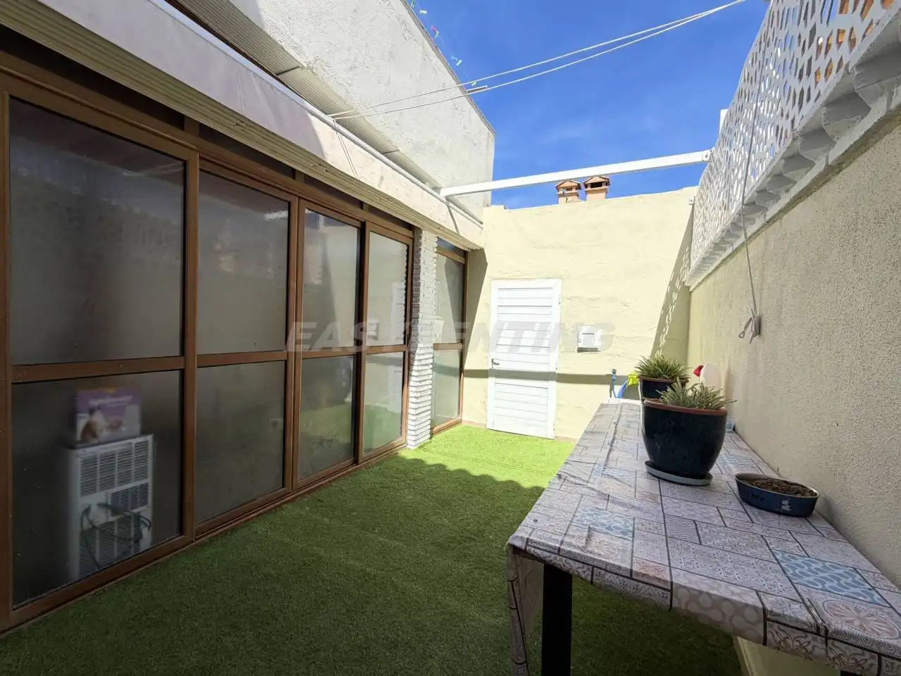 Terrace of Detached homes for sale in La Línea de la Concepción  with Terrace and Furnished