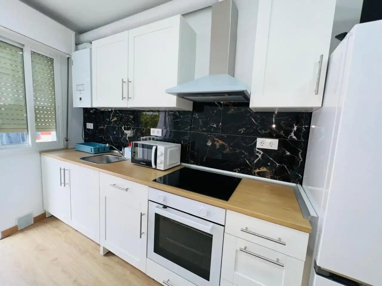 Kitchen of Flat for share in Ourense Capital   with Heating, Furnished and Balcony