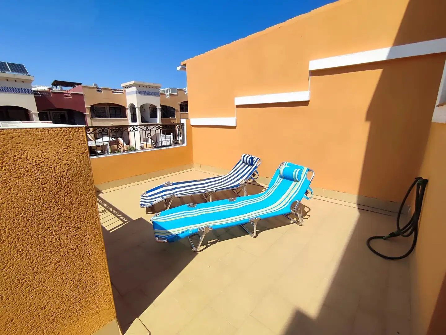 Terrasse von Einfamilien-Reihenhaus zum Verkauf in Orihuela mit Klimaanlage, Terrasse und Möbliert