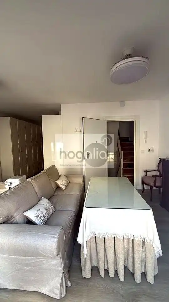 Studio to rent in Norte