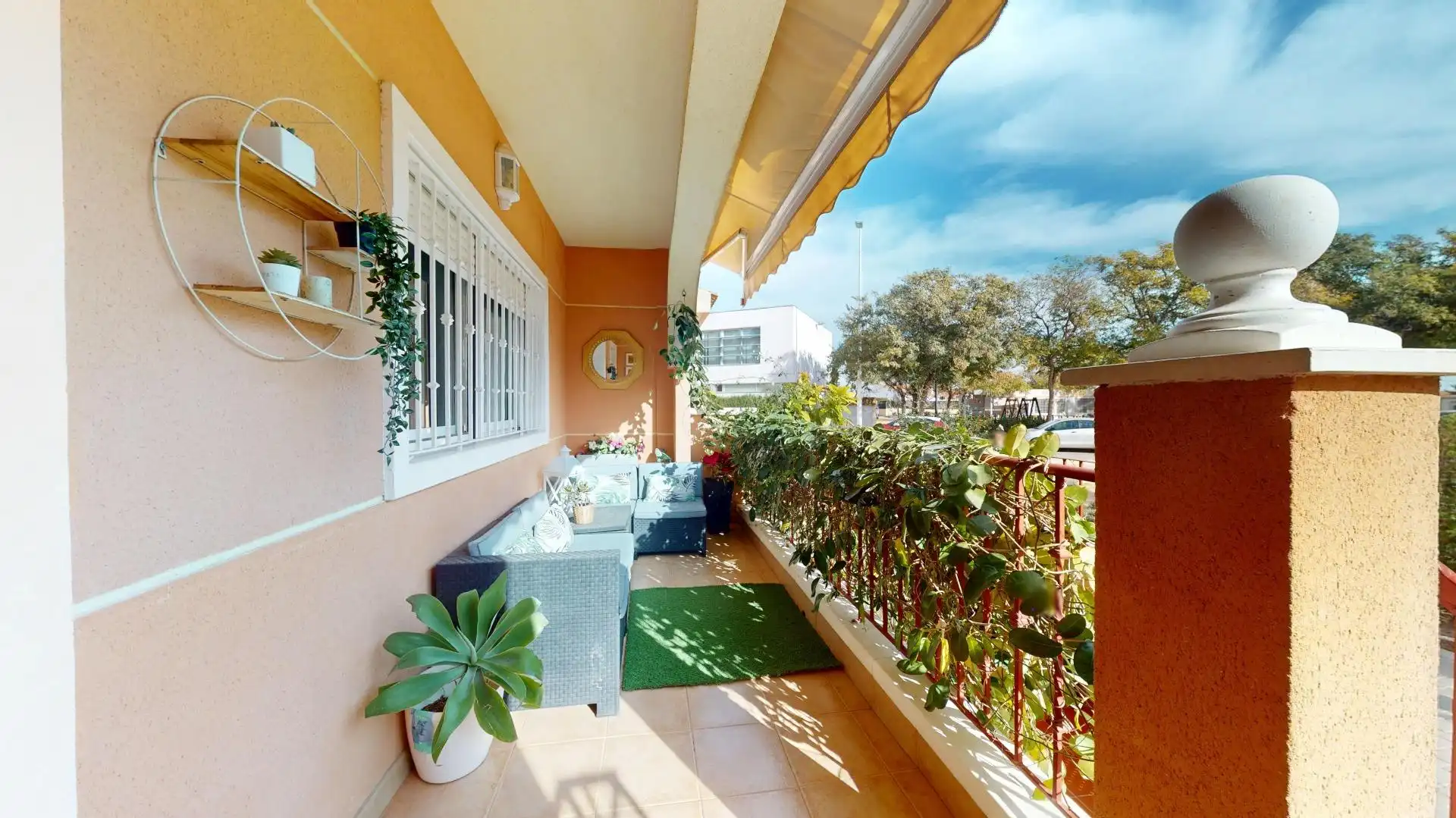 Terrasse von Einfamilien-Reihenhaus zum Verkauf in Elche / Elx mit Privatgarten, Terrasse und Gemeinschaftspool
