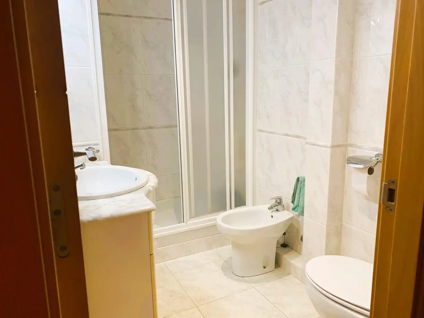 Badezimmer von Dachboden zum Verkauf in Vilanova i la Geltrú mit Klimaanlage, Heizung und Privatgarten