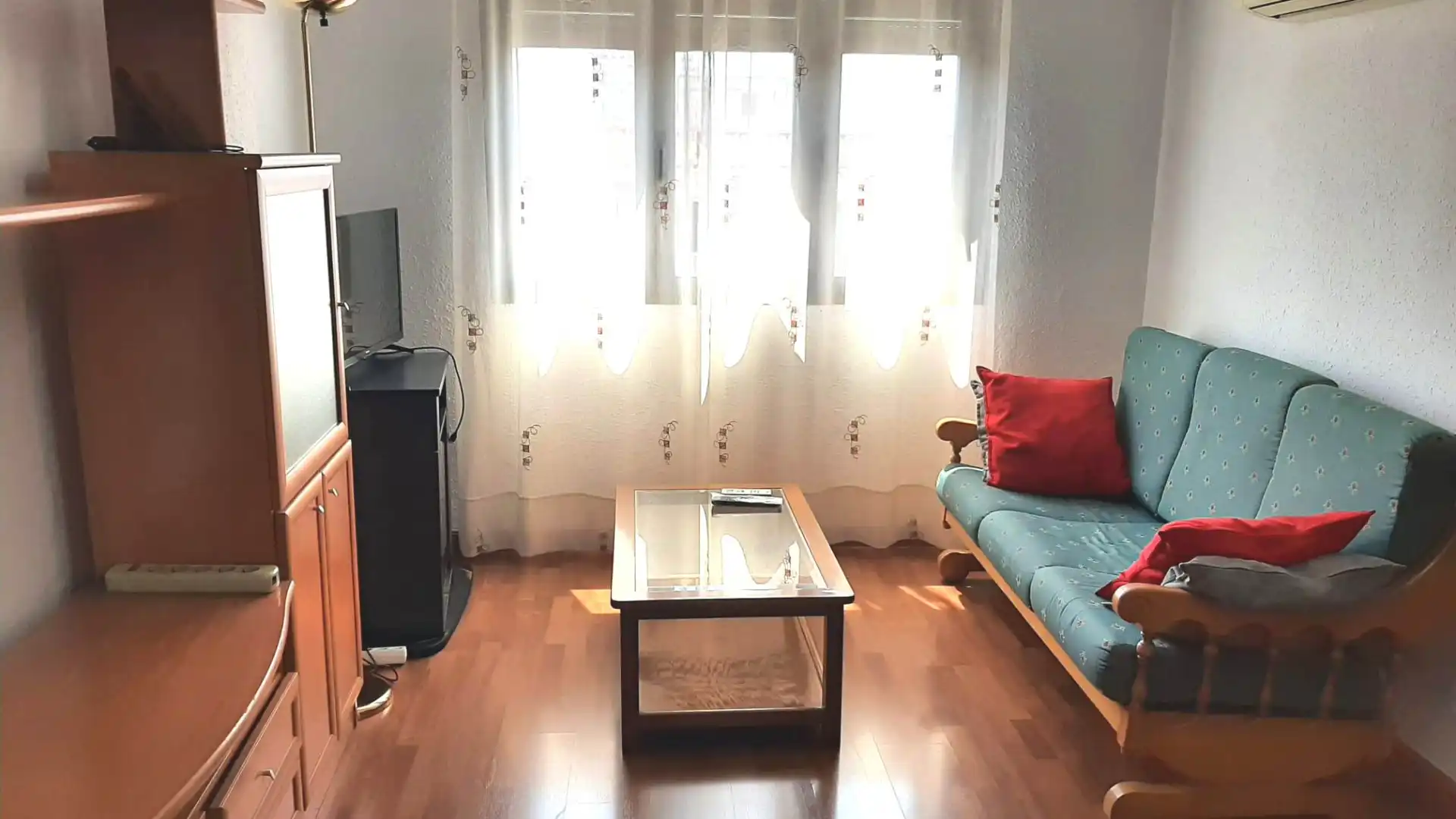 Sala de estar de Piso de alquiler en  Zaragoza Capital con Calefacción, Parquet y Amueblado