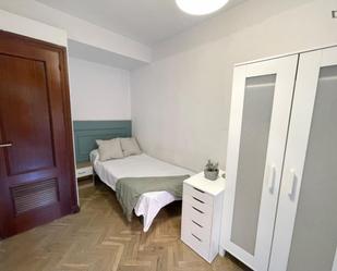 Bedroom of Apartment to share in  Sevilla Capital  with Balcony