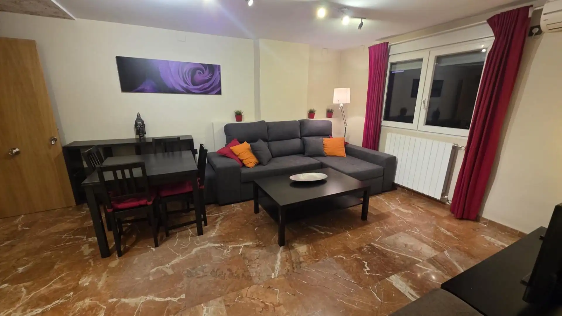 Living room of Flat for rent in Granada  with Air Conditioner, Heating and Furnished