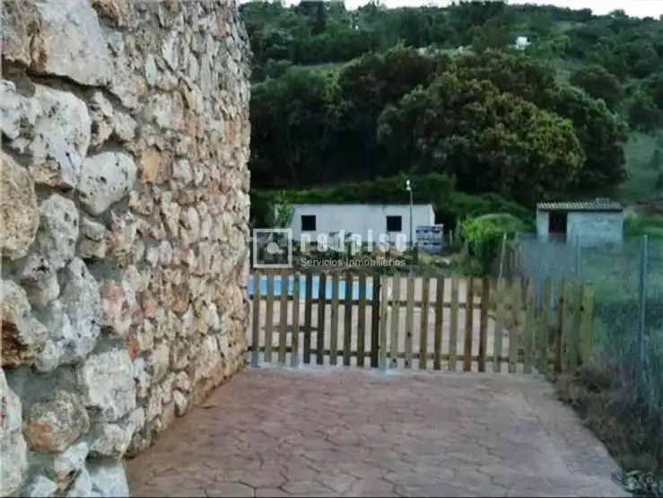 Casa o xalet en venda en Hontoba amb Calefacció, Jardí privat i Traster