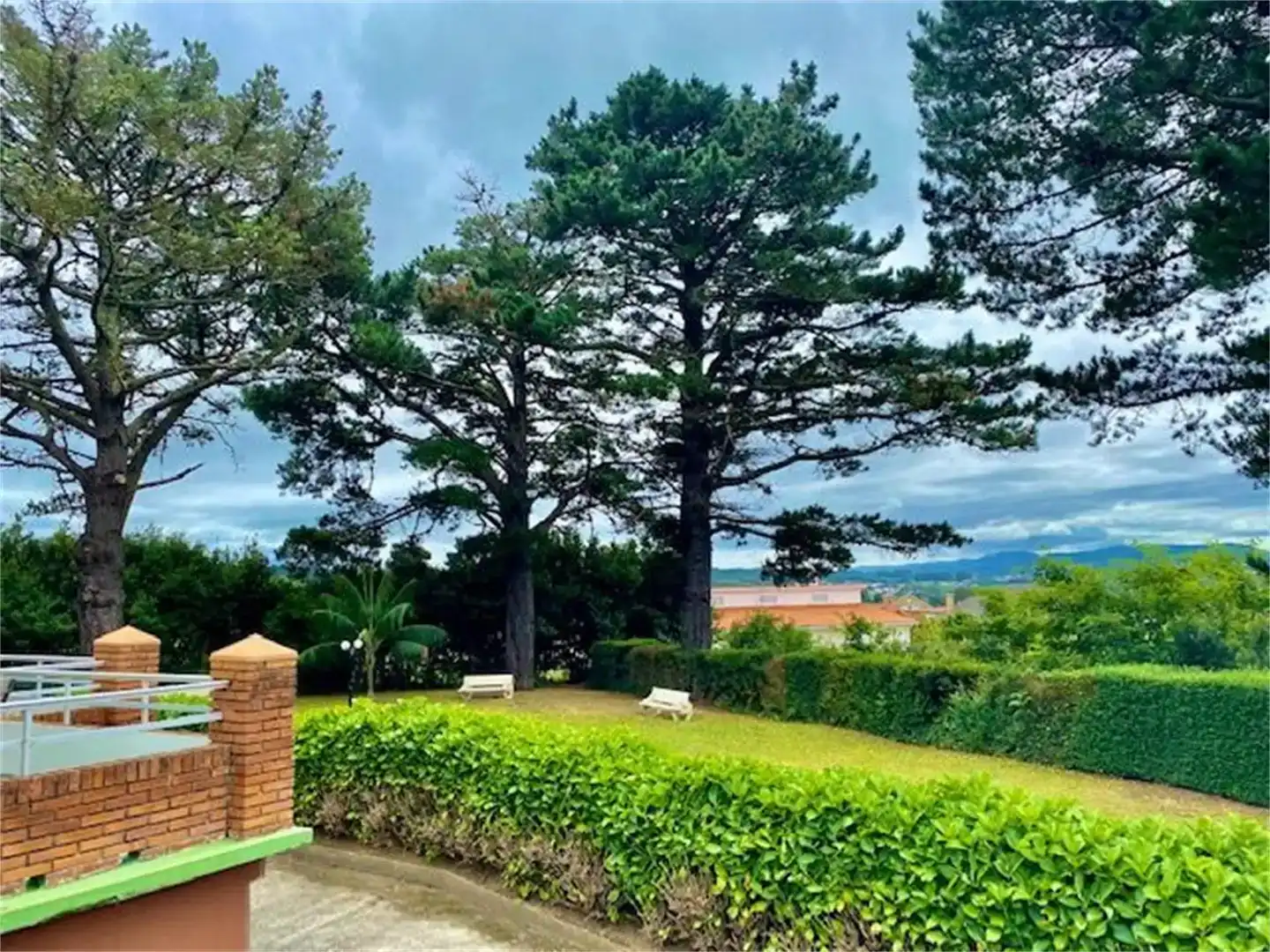 Außenansicht von Wohnungen zur Miete in Valdoviño mit Privatgarten, Parkett und Abstellraum