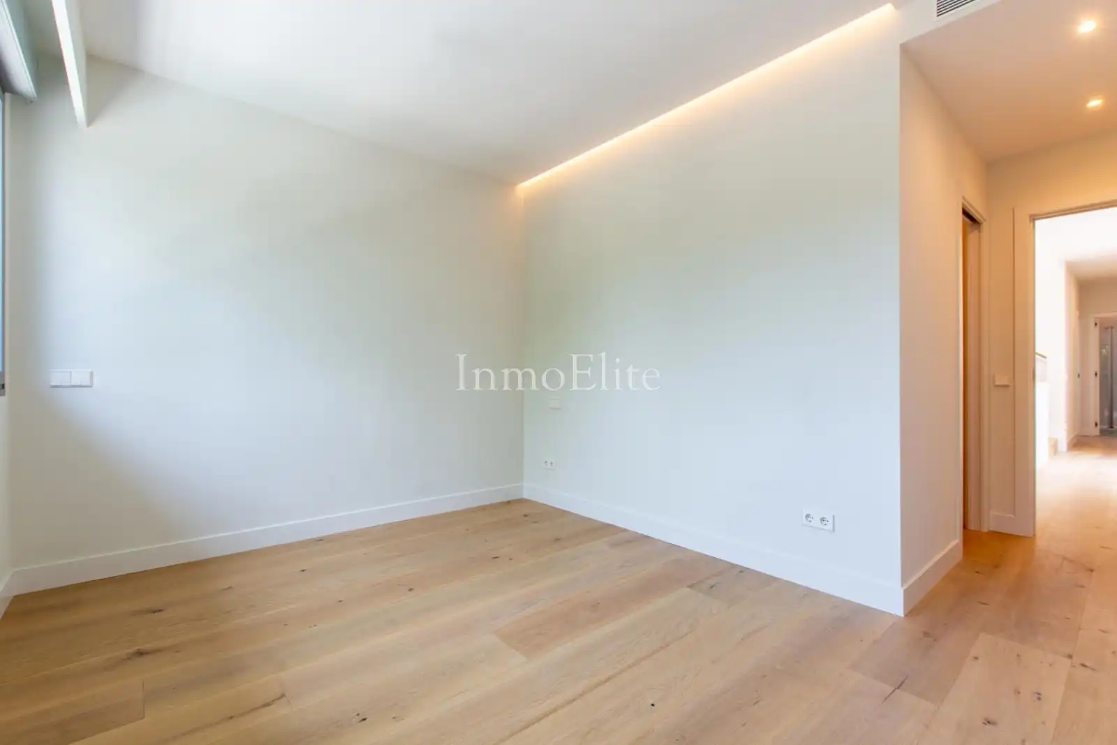 Casa bifamiliare con piscina in vendita a Avenida Europa, imagen 22