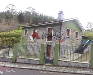 Vista exterior de Casa o xalet en venda en Navia amb Terrassa