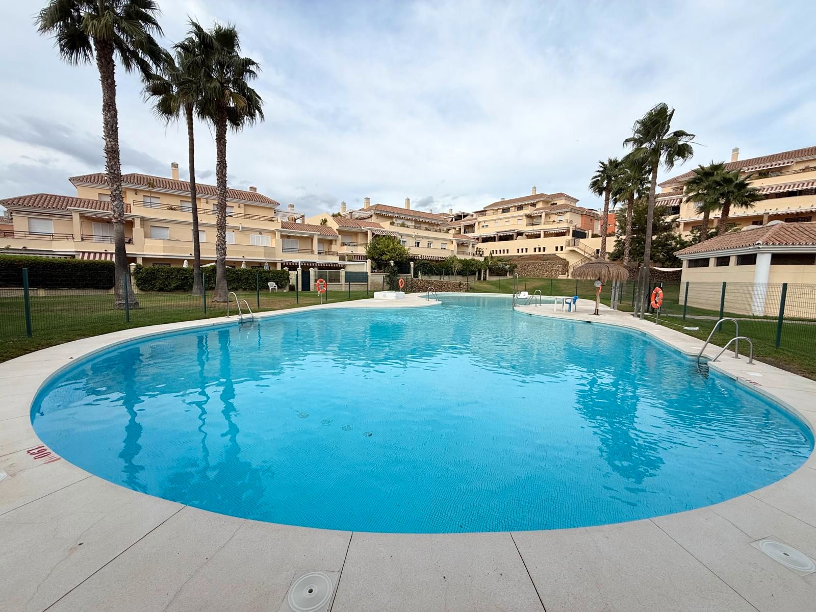 Piscina de Piso de alquiler en Málaga Capital con Terraza, Amueblado y Horno