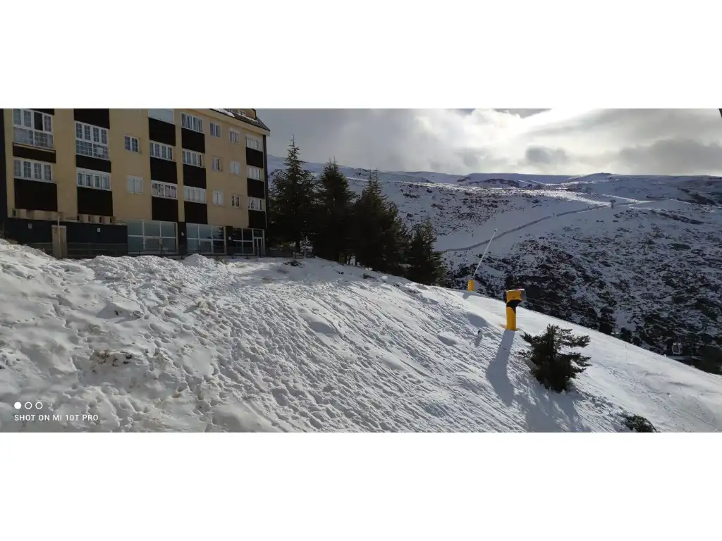 Vista exterior de Apartament en venda en Sierra Nevada amb Piscina