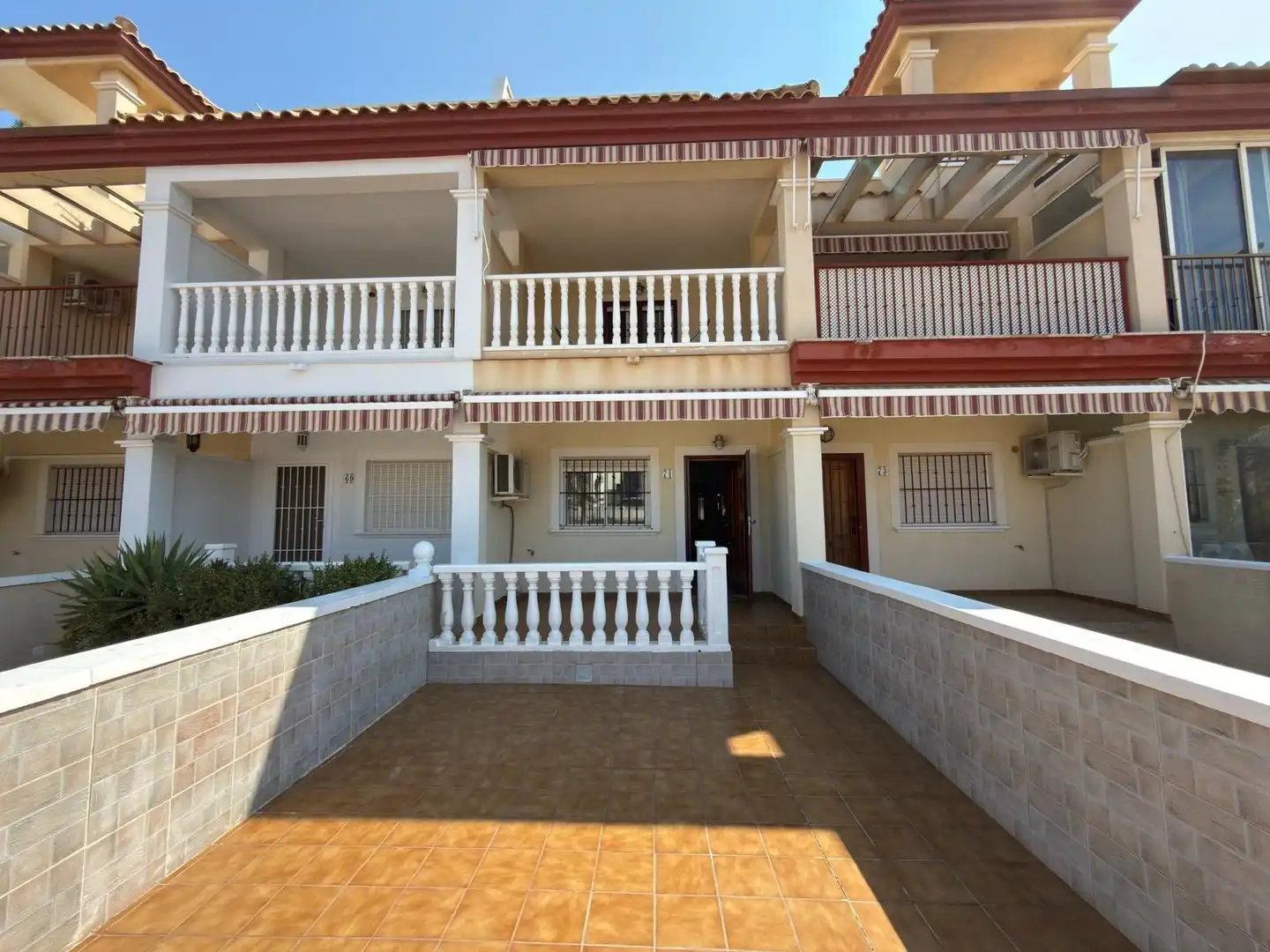 Vista exterior de Casa adosada en venta en San Pedro del Pinatar con Aire acondicionado, Terraza y Amueblado