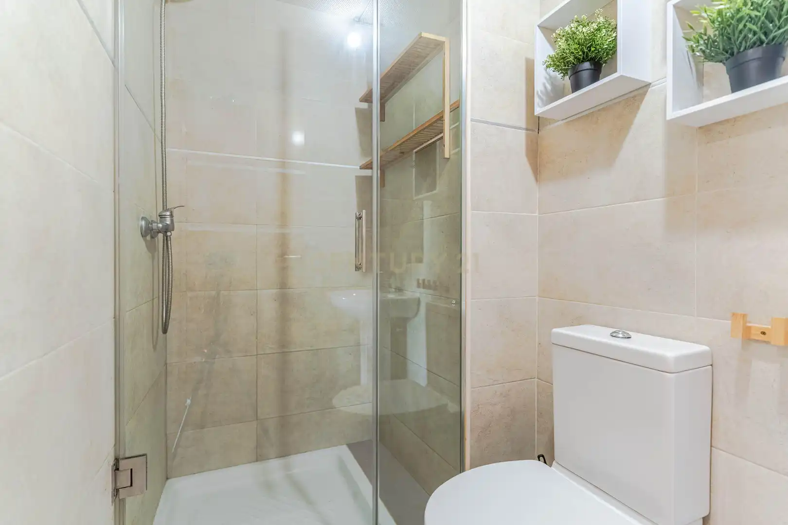 Bany de Apartament en venda en Granada amb Aire condicionat, Traster i Piscina