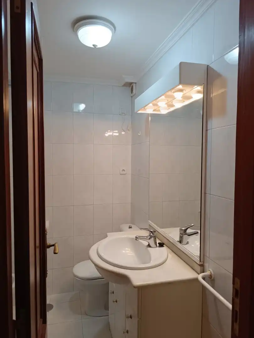 Baño de Piso en venta en Santiago de Compostela  con Calefacción, Amueblado y Balcón