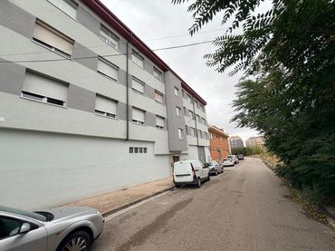 Piso con ascensor en venta en Camino de Villalón