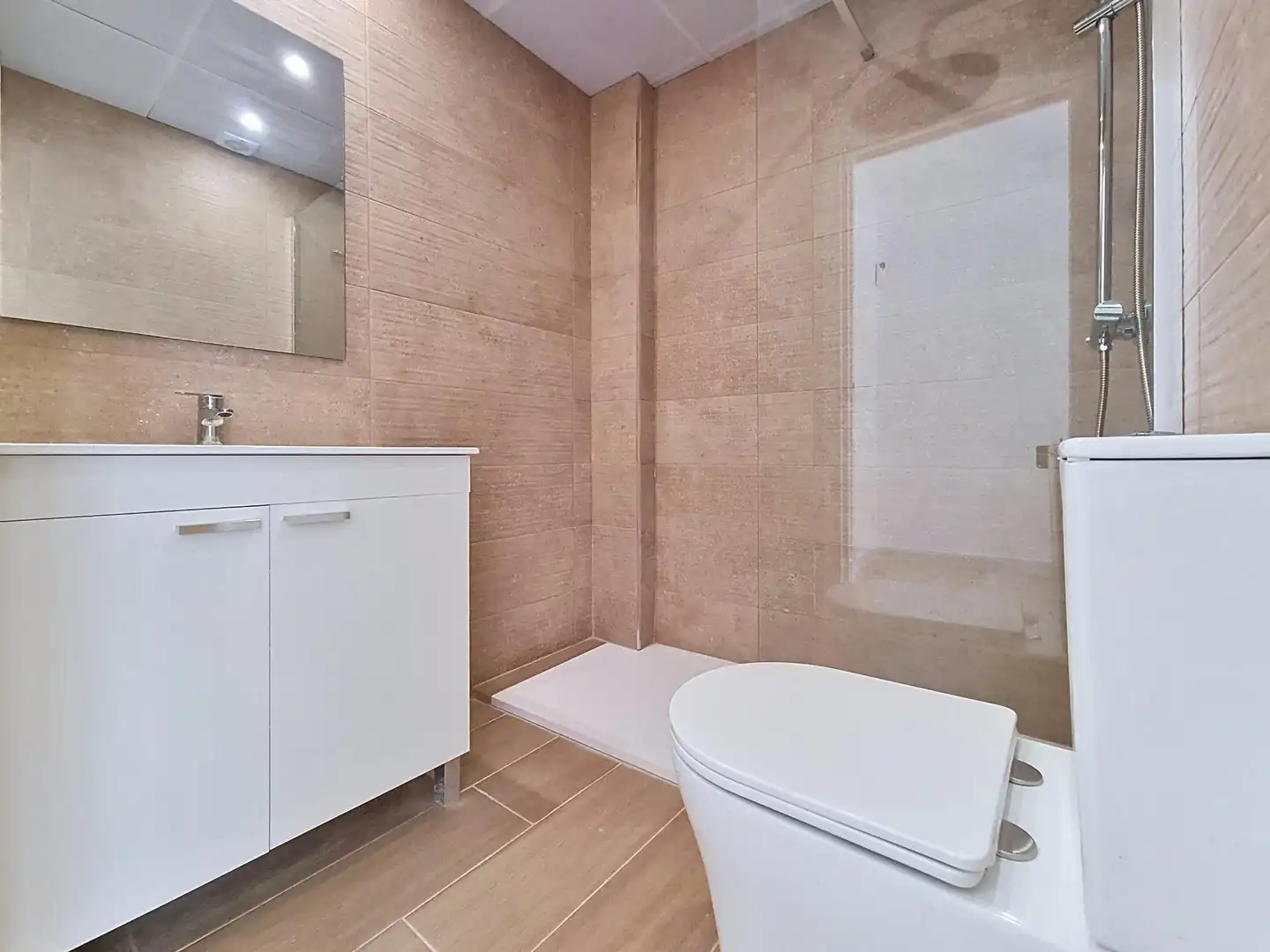 Baño de Piso en venta en Madrid con Calefacción y Alarma