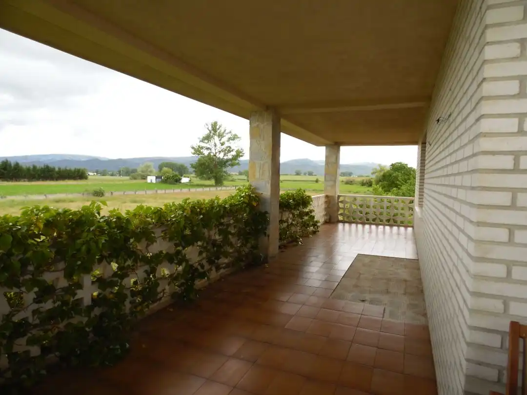 Terraza de Casa o chalet en venta en Villarcayo de Merindad de Castilla la Vieja con Calefacción, Terraza y Piscina
