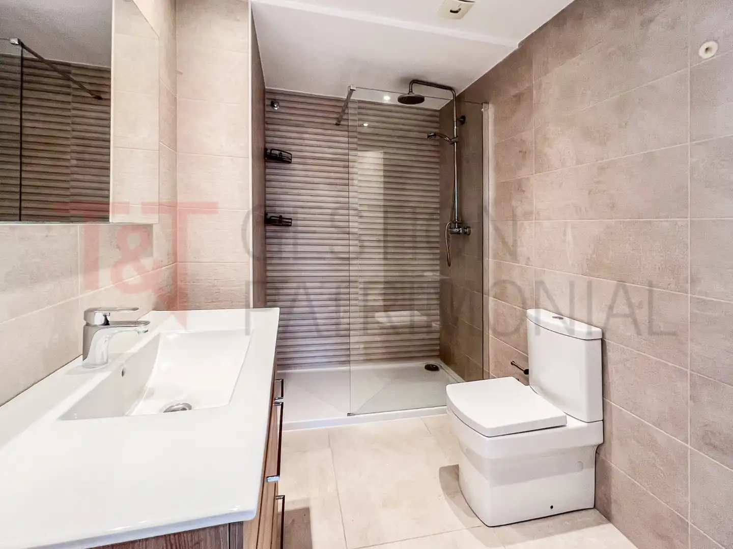 Bathroom of Flat for sale in Castell d'Aro, Platja d'Aro i s'Agaró  with Air Conditioner, Heating and Terrace