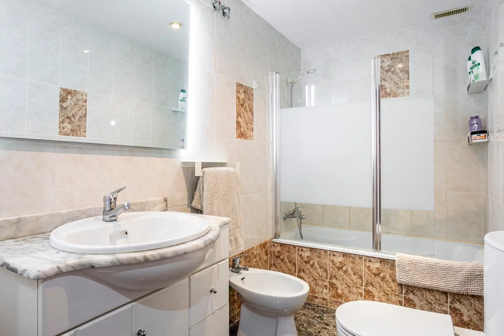 Bathroom of Flat for sale in Vilamarxant, Valencia