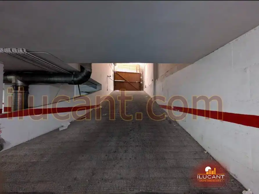 Parking de Piso en venta en Alicante / Alacant con Aire acondicionado y Balcón
