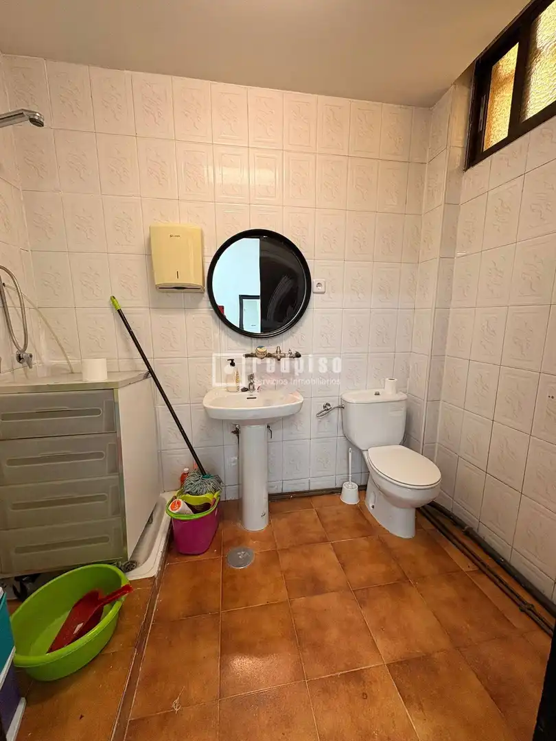 Bathroom of Commercial properties for sale in Madrid