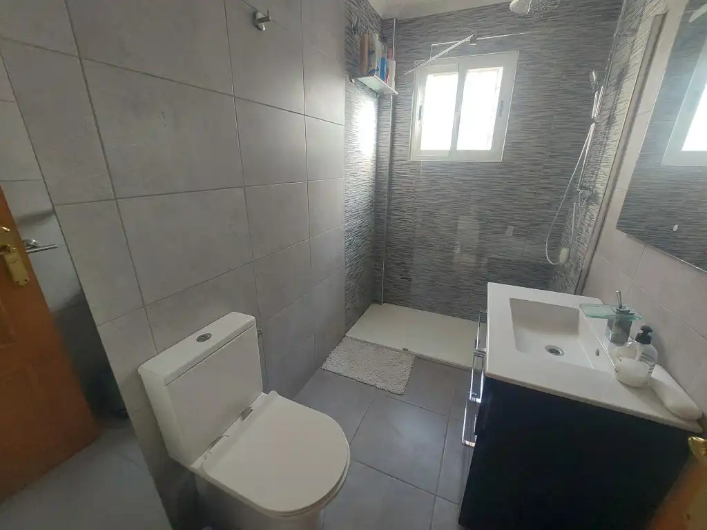Bany de Casa o xalet en venda en Benimantell amb Terrassa, Piscina i Forn