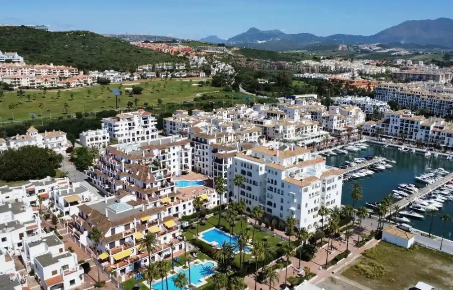 Vista exterior de Pis en venda en Manilva amb Terrassa, Moblat i Forn