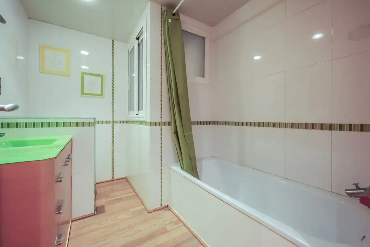 Bathroom of Houses for sale in Sabadell  with Air Conditioner, Heating and Terrace