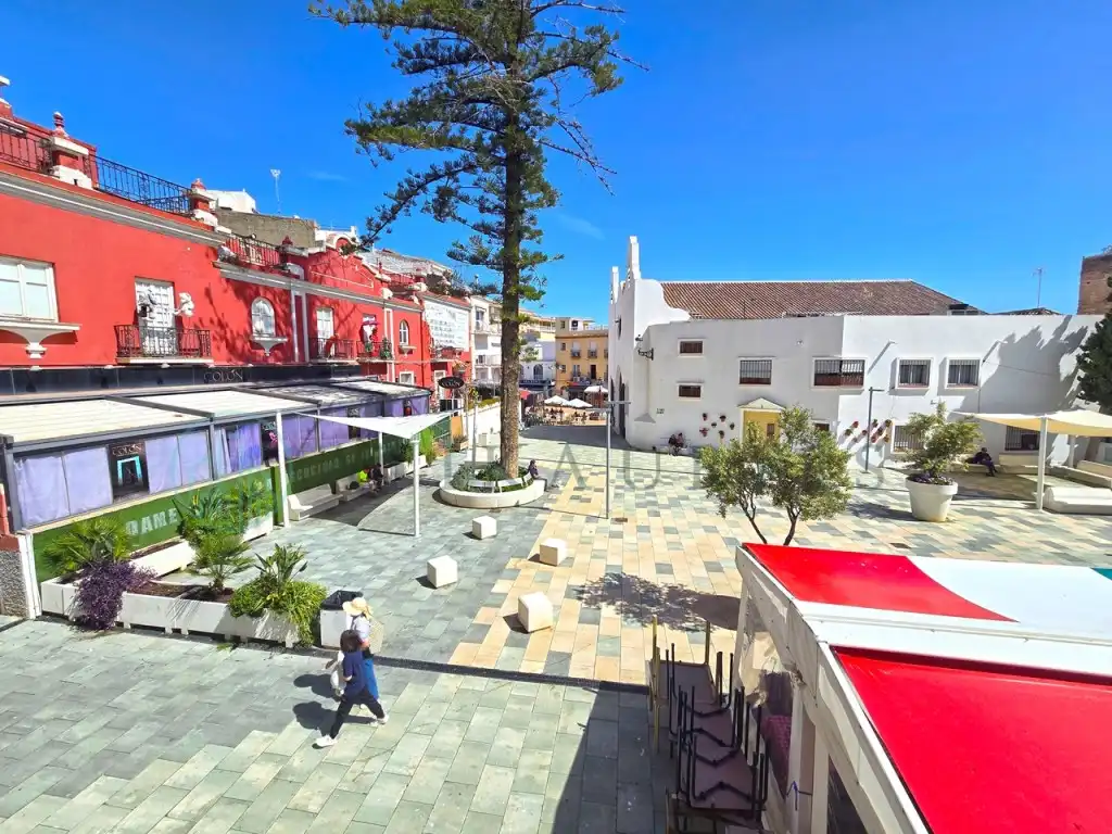 Vista exterior de Pis en venda en Torremolinos amb Aire condicionat, Jardí privat i Terrassa