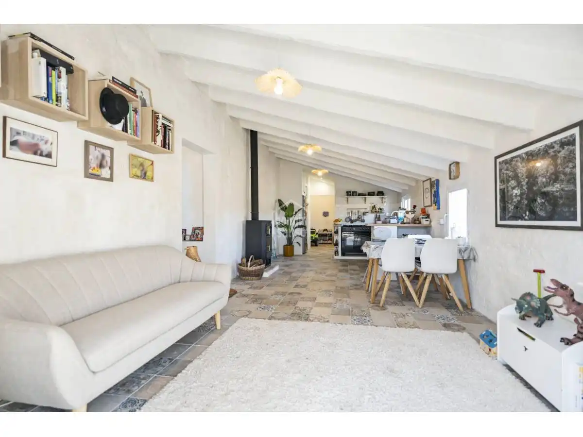 Wohnzimmer von Country house zum Verkauf in Es Migjorn Gran mit Privatgarten, Terrasse und Möbliert