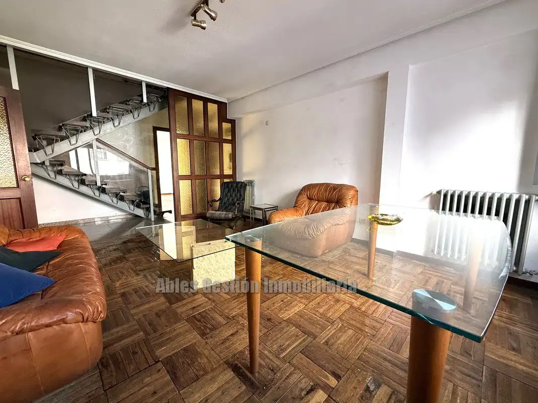Wohnung zur Miete in Oviedo  mit Heizung, Parkett und Abstellraum