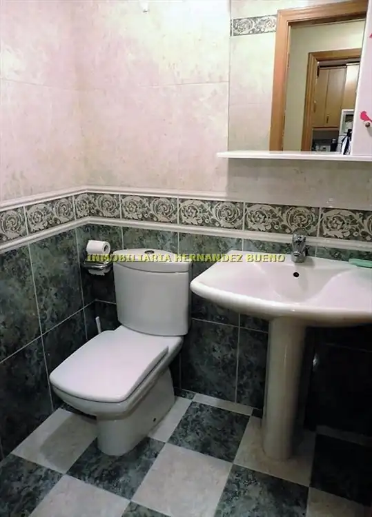 Baño de Piso de alquiler en Salamanca con Calefacción, Amueblado y Balcón