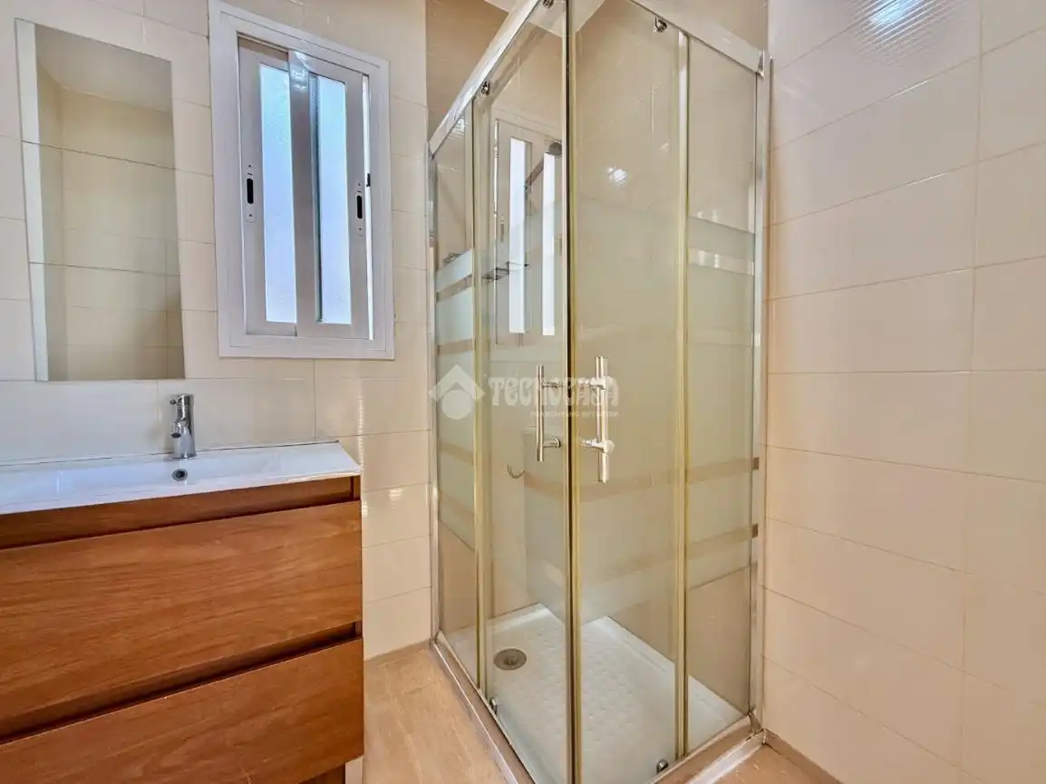 Badezimmer von Maisonette zum Verkauf in Alcalá de Henares mit Klimaanlage, Terrasse und Balkon