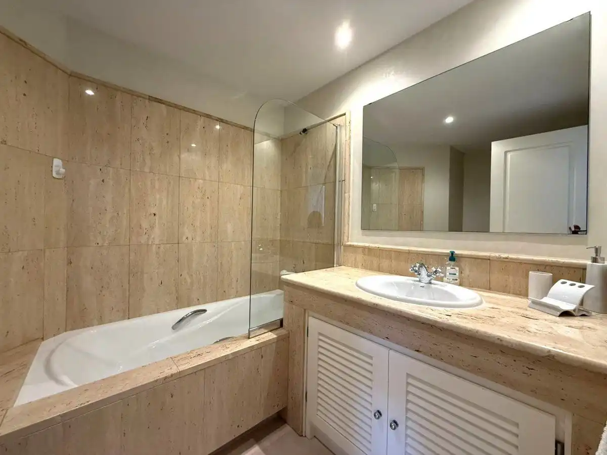 Bathroom of Apartments for rent in Sotogrande  with Air Conditioner, Heating and Terrace