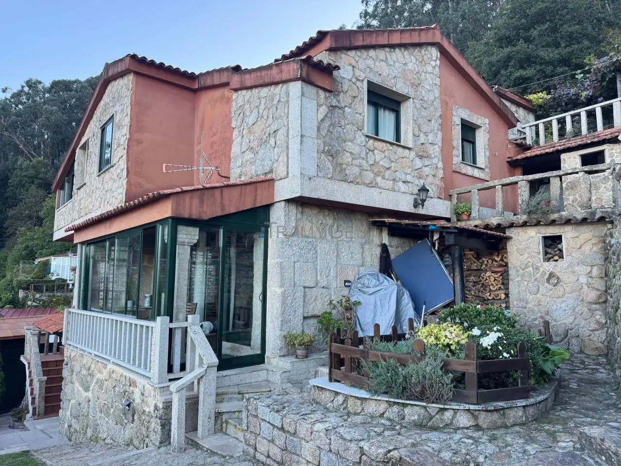 Vista exterior de Casa o xalet en venda en Redondela amb Calefacció, Jardí privat i Terrassa