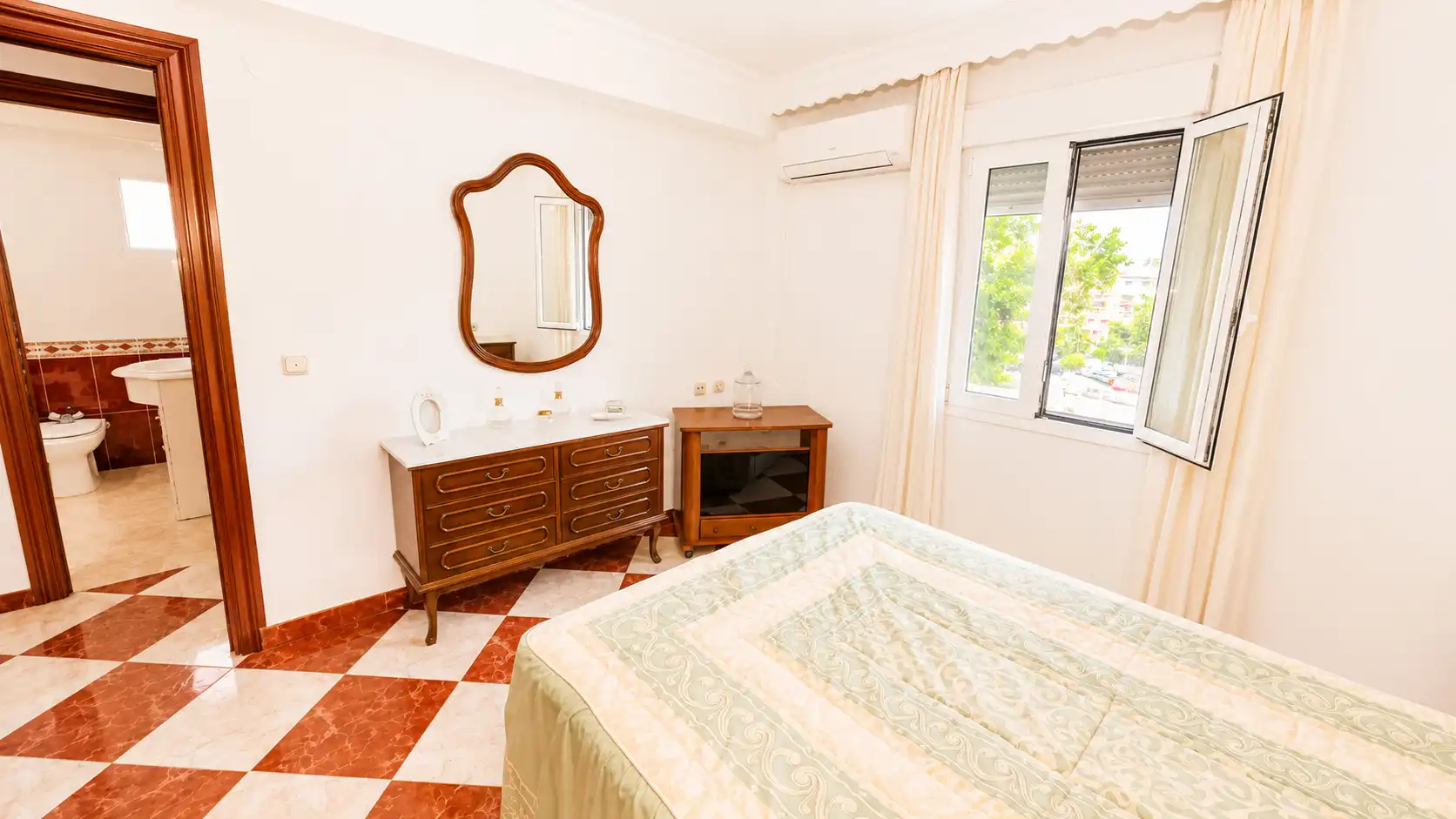 Habitación de Piso en venta en Málaga con Aire acondicionado, Terraza y Amueblado