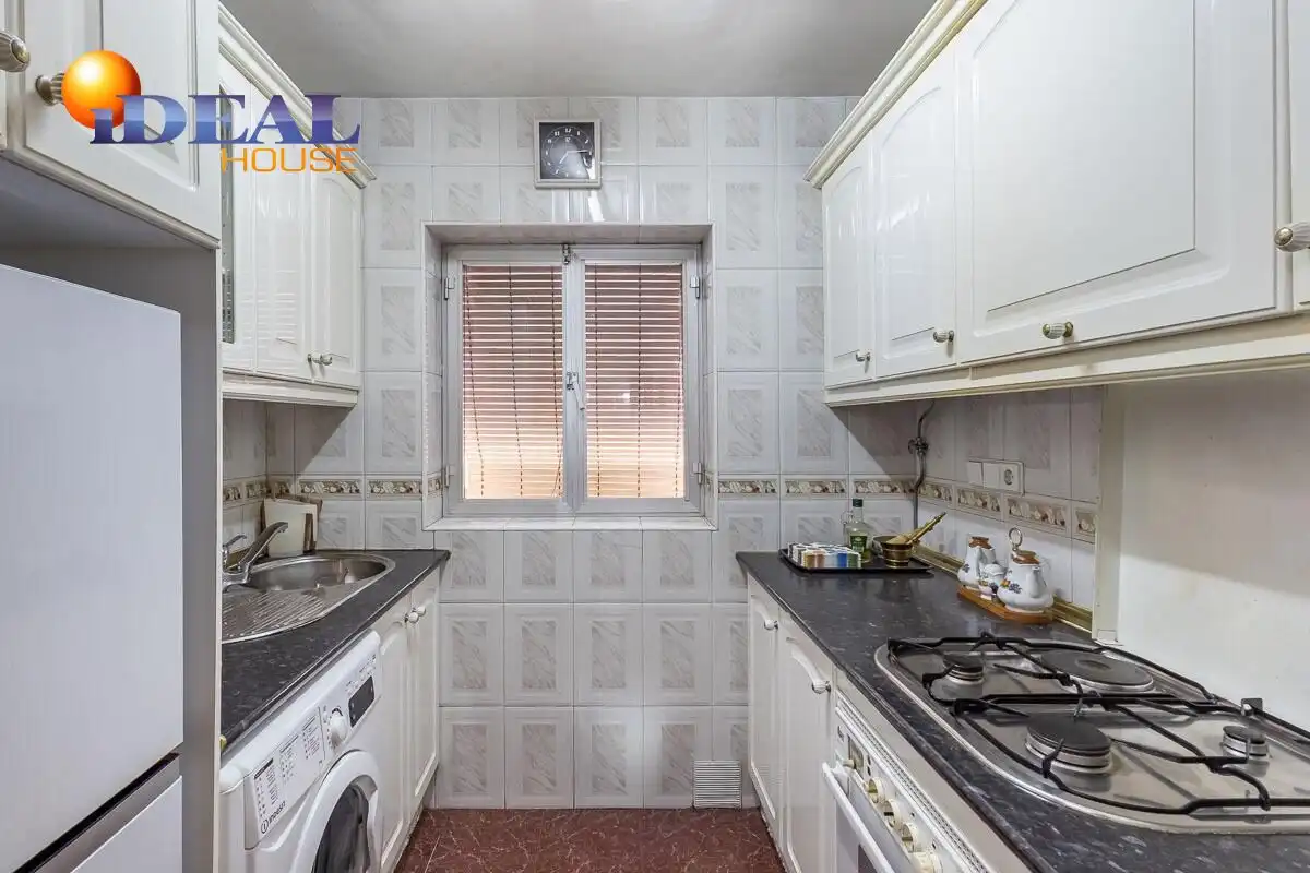 Cocina de Piso en venta en Granada con Terraza