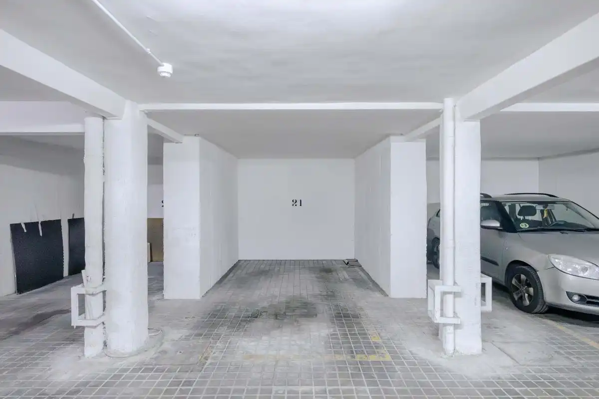Parkplatz von Wohnung zum Verkauf in Madrid mit Klimaanlage, Heizung und Privatgarten