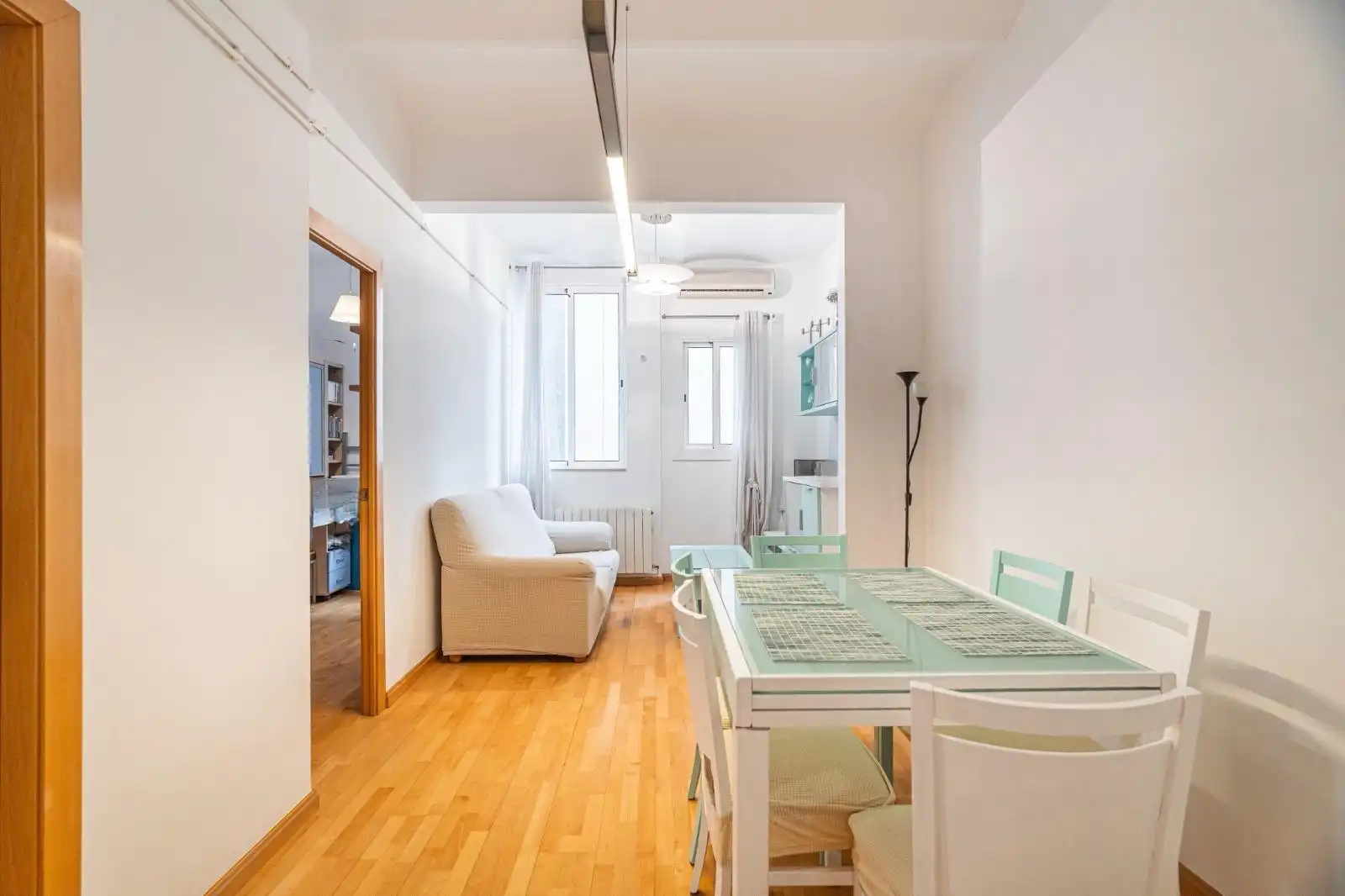 Wohnzimmer von Wohnung zum Verkauf in Barcelona mit Klimaanlage, Heizung und Parkett
