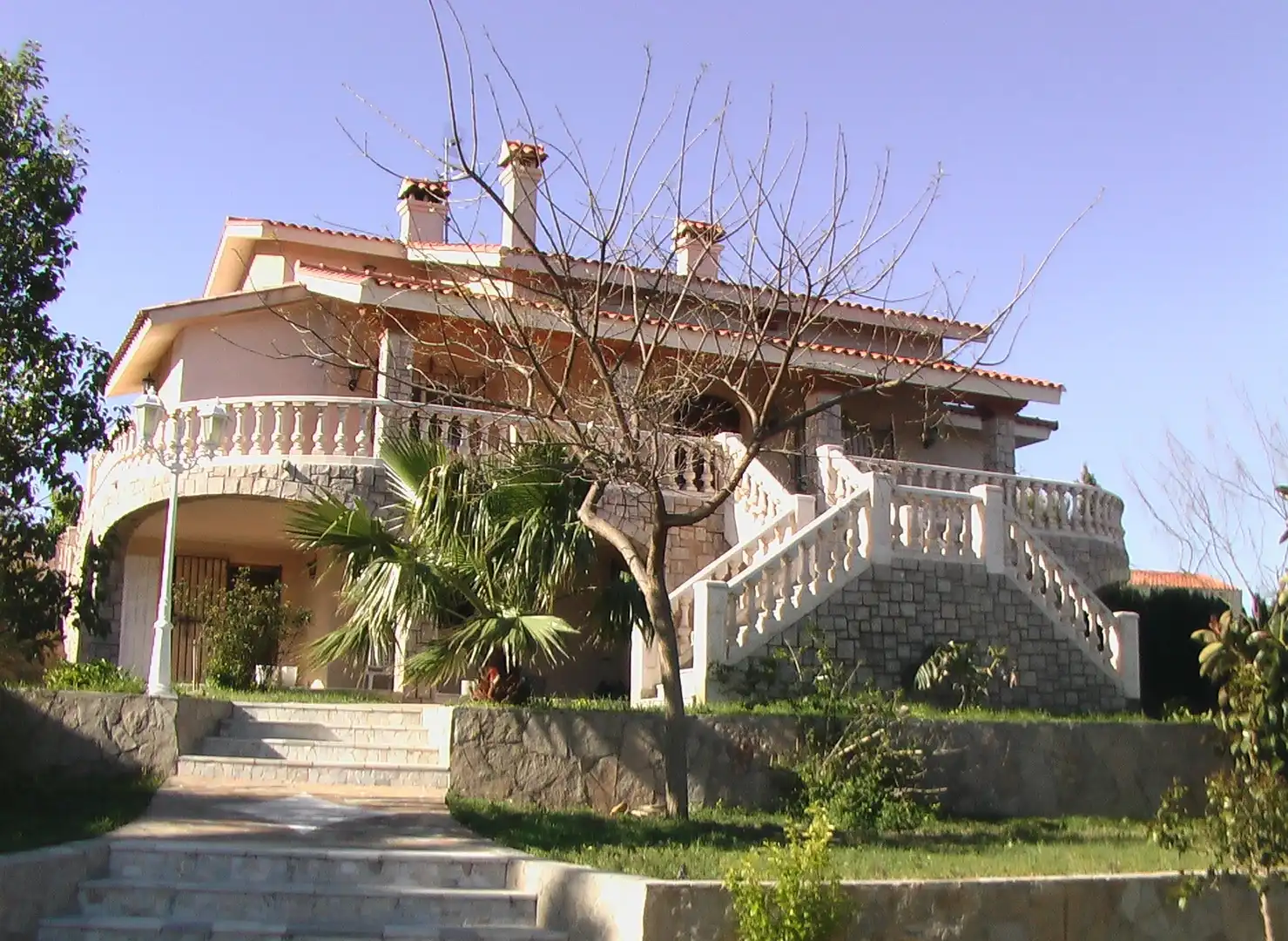 Vista exterior de Casa o xalet en venda en Picassent amb Aire condicionat, Jardí privat i Parquet