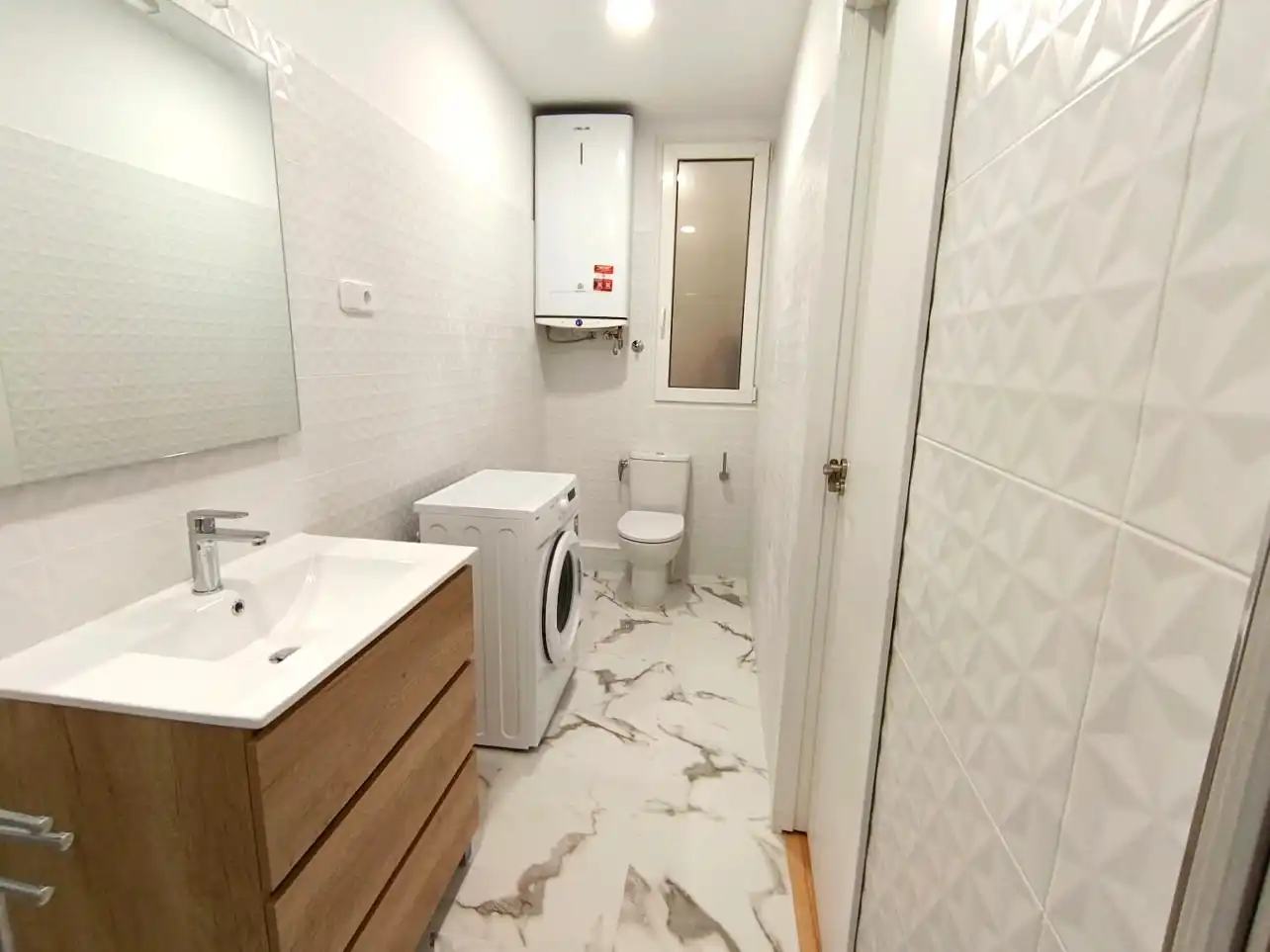 Bany de Apartament de lloguer en Madrid amb Calefacció i Rentadora