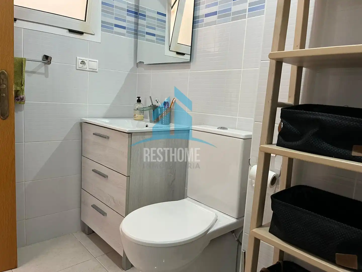 Bany de Apartament en venda en Torrevieja amb Aire condicionat, Jardí privat i Terrassa