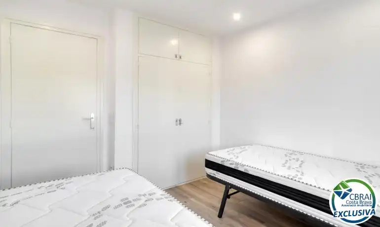 Dormitori de Apartament en venda en Roses amb Calefacció, Moblat i Piscina comunitària