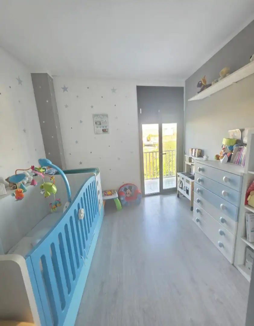 Dormitori de Casa adosada en venda en Santa Coloma de Gramenet amb Aire condicionat, Calefacció i Parquet