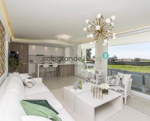 Sala d'estar de Apartament en venda en Sotogrande amb Aire condicionat, Calefacció i Terrassa