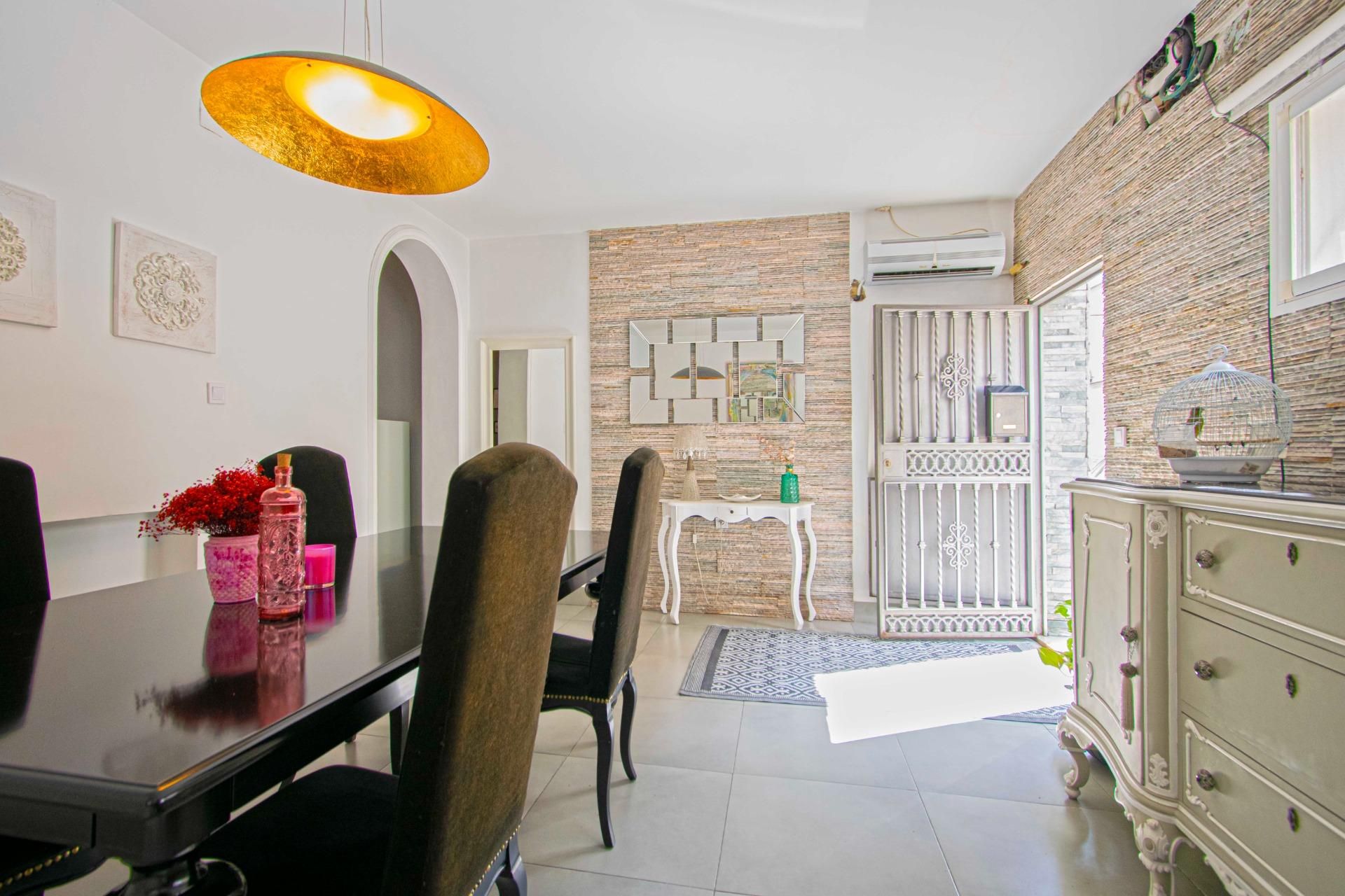 Dining room of Single-family semi-detached for sale in  Sevilla Capital  with Air Conditioner and Jacuzzi